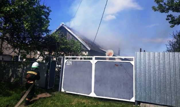 В Межиричах спасатели ликвидировали пожар в жилом доме