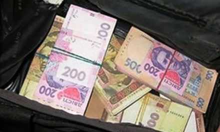 В Павлограде из автомобиля украли сумку с 230 000 гривен