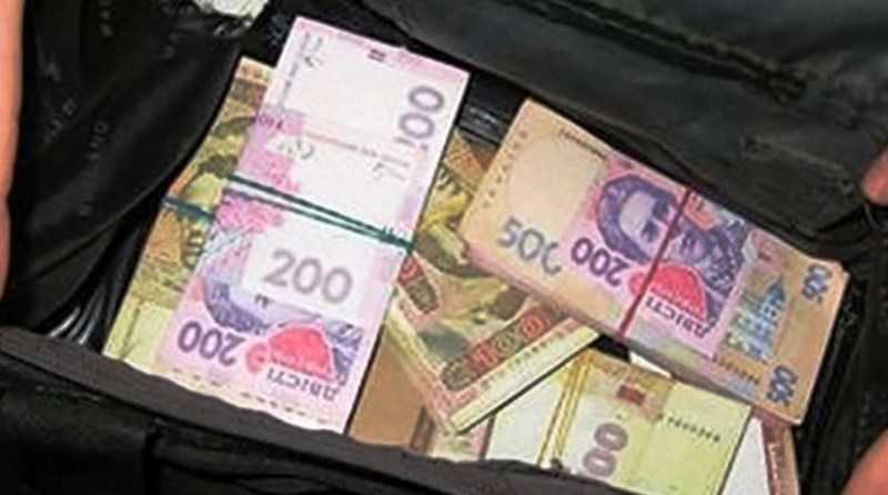 В Павлограде из автомобиля украли сумку с 230 000 гривен