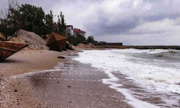 Отдыхающий в Бердянске павлоградец вынес из моря тонущего мальчика/ Видео