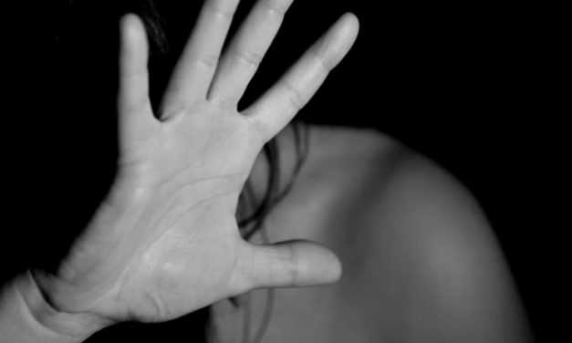 В Павлограде в одном из дворов изнасиловали женщину