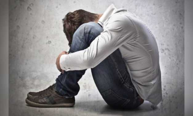 В Павлограде молодой мужчина, угрожая физической расправой, изнасиловал 15-летнего парня