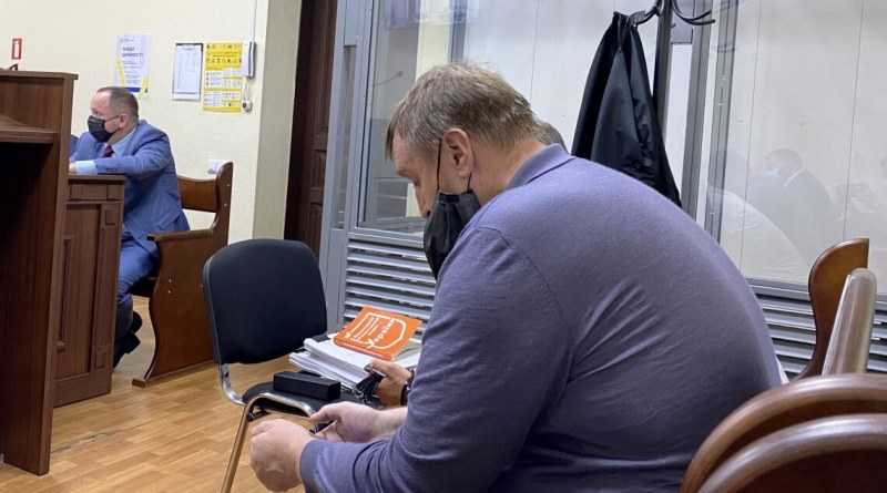 Суд наложил арест на имущество, а также все наличные и безналичные средства гендиректора Павлоградского химзавода Леонида Шимана