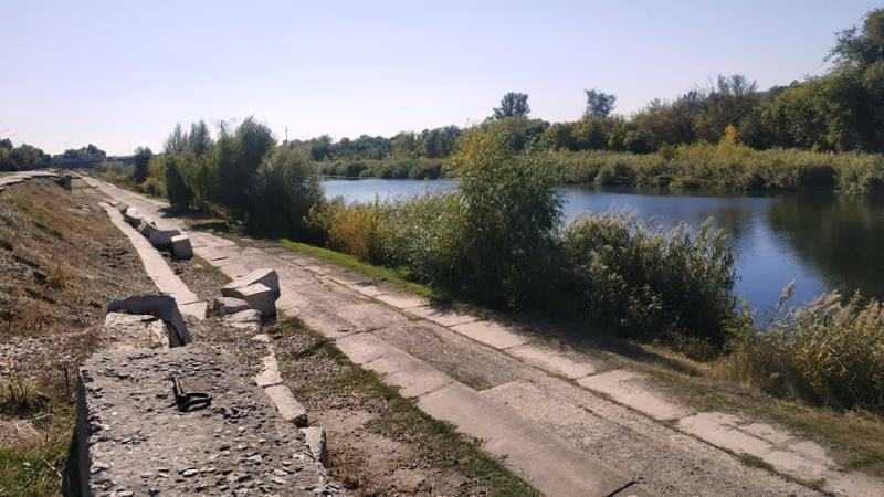 15-летняя павлоградская школьница сорвалась с дамбы возле р. Волчья и упала на бетонные плиты