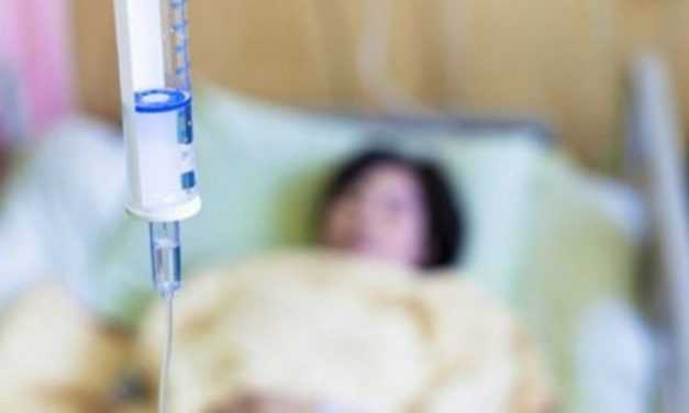 В Днепре в областной детской больнице спасают школьницу из Павлограда