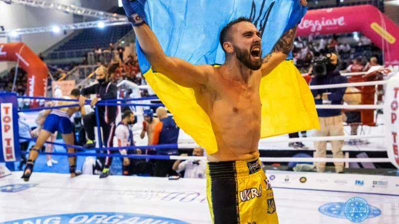 Павлоградский кикбоксер Александр Украинец стал чемпионом мира