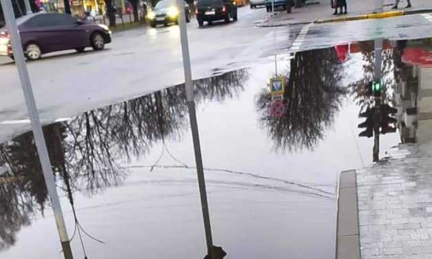 На полтора месяца перекрыли ул.Соборную около площади