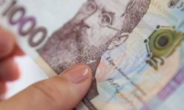 Президент Владимир Зеленский пообещал каждому украинцу, прошедшему полный курс вакцинации от коронавируса, 1000 гривен