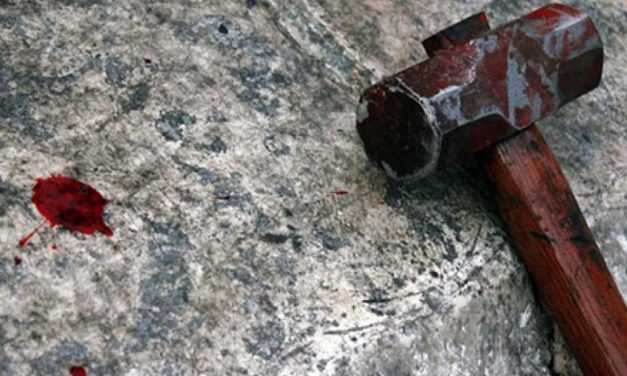 В Павлограде мужчину посреди улицы избили молотком