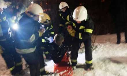 В Павлограде спасатели достали упавшего с крутого склона мужчину