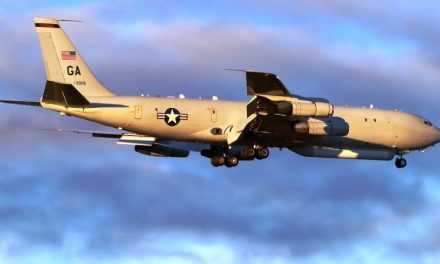В небе над Павлоградом кружит самолёт американских ВВС
