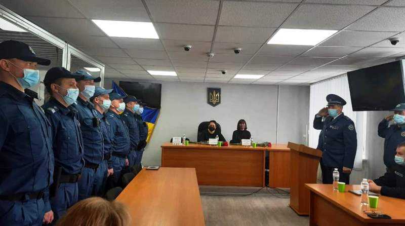 Посетители Павлоградского суда пытались пронести в здание запрещенные предметы