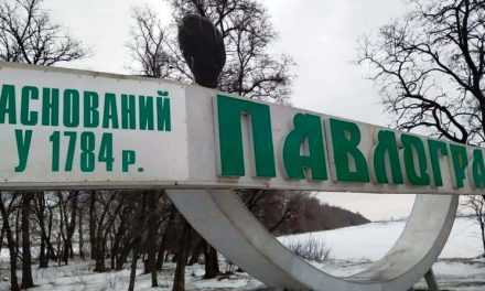 В Павлограде вандалы сорвали герб города со стелы