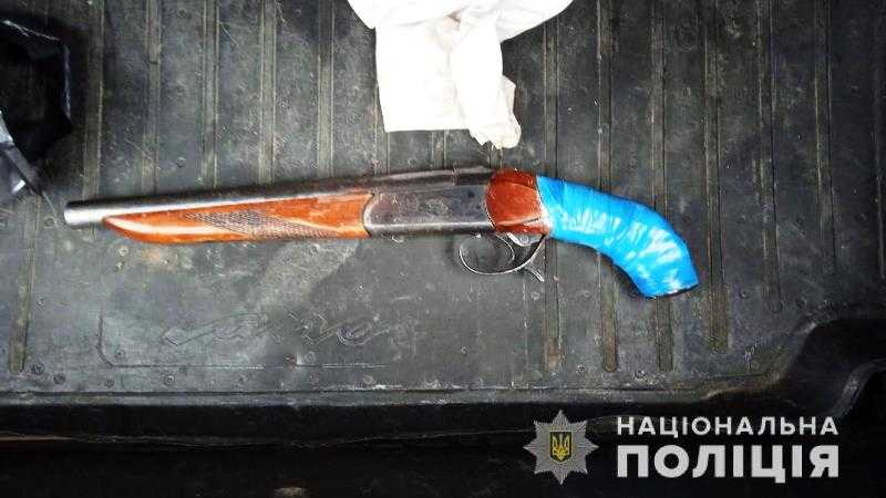 На одной из улиц Павлограда прохожие заметили вооруженного мужчину