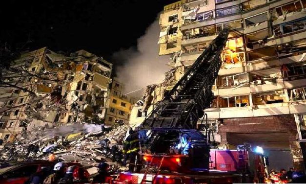 Кількість загиблих після удару по Дніпру зросла до 14 осіб