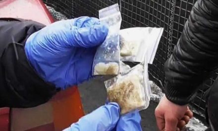 На блокпосту затримали чоловіка з підозрілою речовиною