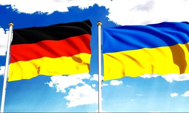 Всі центральні органи Німеччині піднімають прапор України