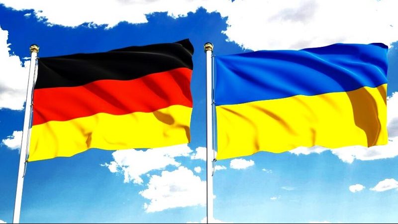 Всі центральні органи Німеччині піднімають прапор України