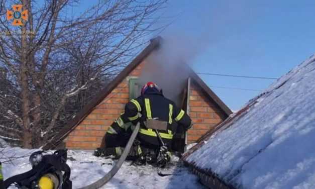 Павлоградські рятувальники не дали розповсюдитись займанню