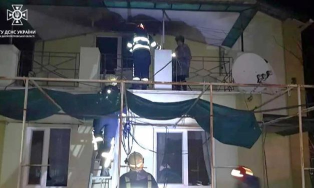 В Павлограді врятували жінку та трьох дітей