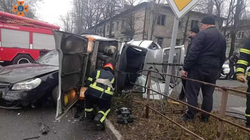 В Тернівці рятувальники допомогли при ліквідації наслідків ДТП
