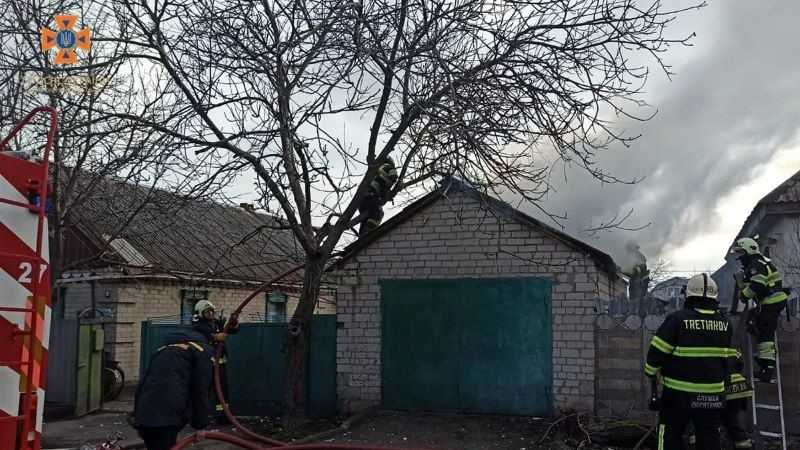 Павлоградські вогнеборці ліквідували пожежу в приватному будинку