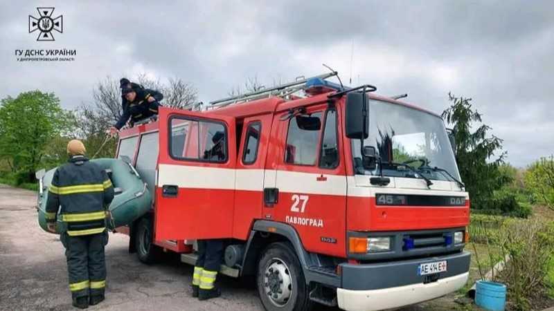 Рятувальники дістали тіло чоловіка з річки Вовча