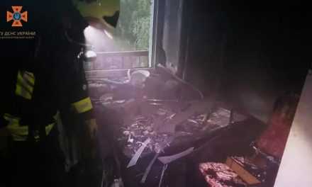 Павлоградські вогнеборці ліквідували пожежу в багатоповерхівці