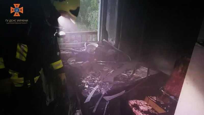 Павлоградські вогнеборці ліквідували пожежу в багатоповерхівці