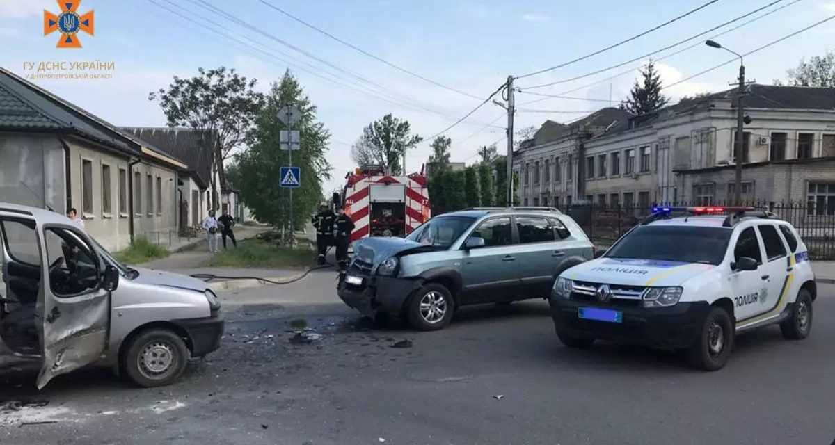 В Павлограді в ДТП із трьома автомобілями, постраждало 4 людини, з них 2 дітей