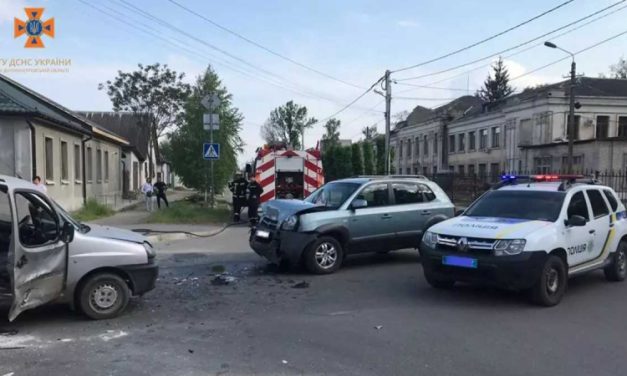 В Павлограді в ДТП із трьома автомобілями, постраждало 4 людини, з них 2 дітей